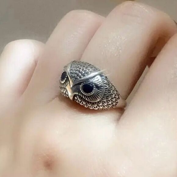 The Blue Eyed Owl Ring in antiqued 925 silver - Picture 2 of 7